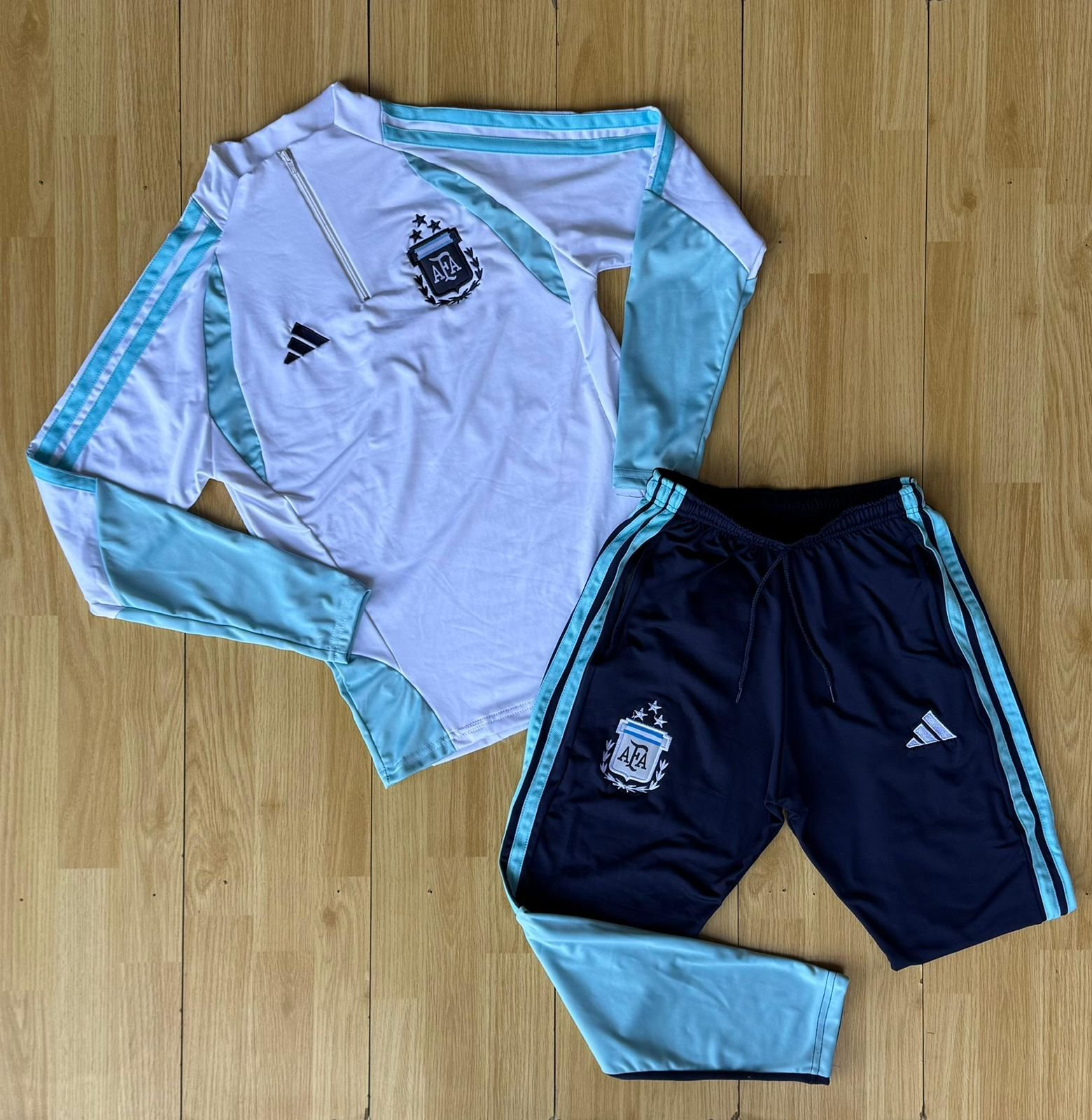 conjuntos deportivos (blanco celeste - TALLE M)